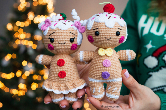 Christmas Gingerbread Couple Crochet Pattern